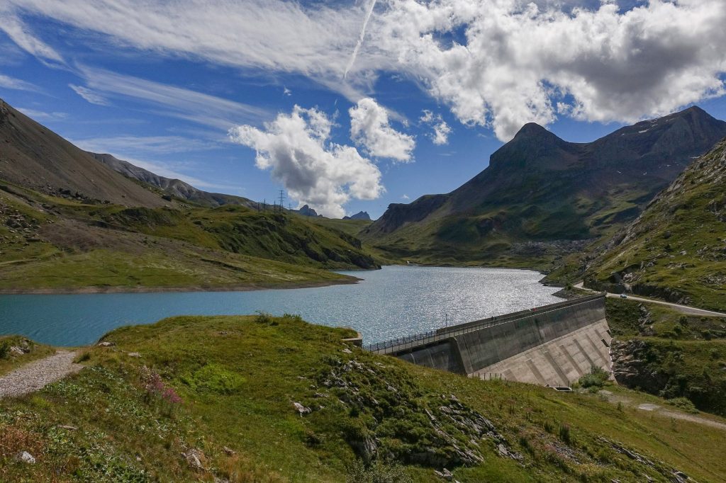 Barrage du Sanetsch and Lac de Senin